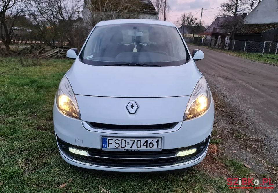 2010' Renault Scenic photo #2