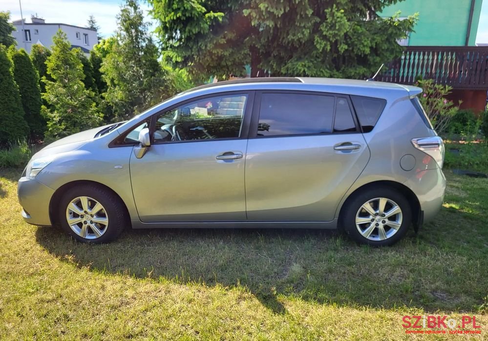 2010' Toyota Verso photo #3