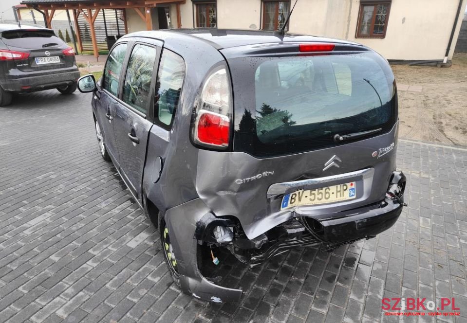 2011' Citroen C3 Picasso photo #3