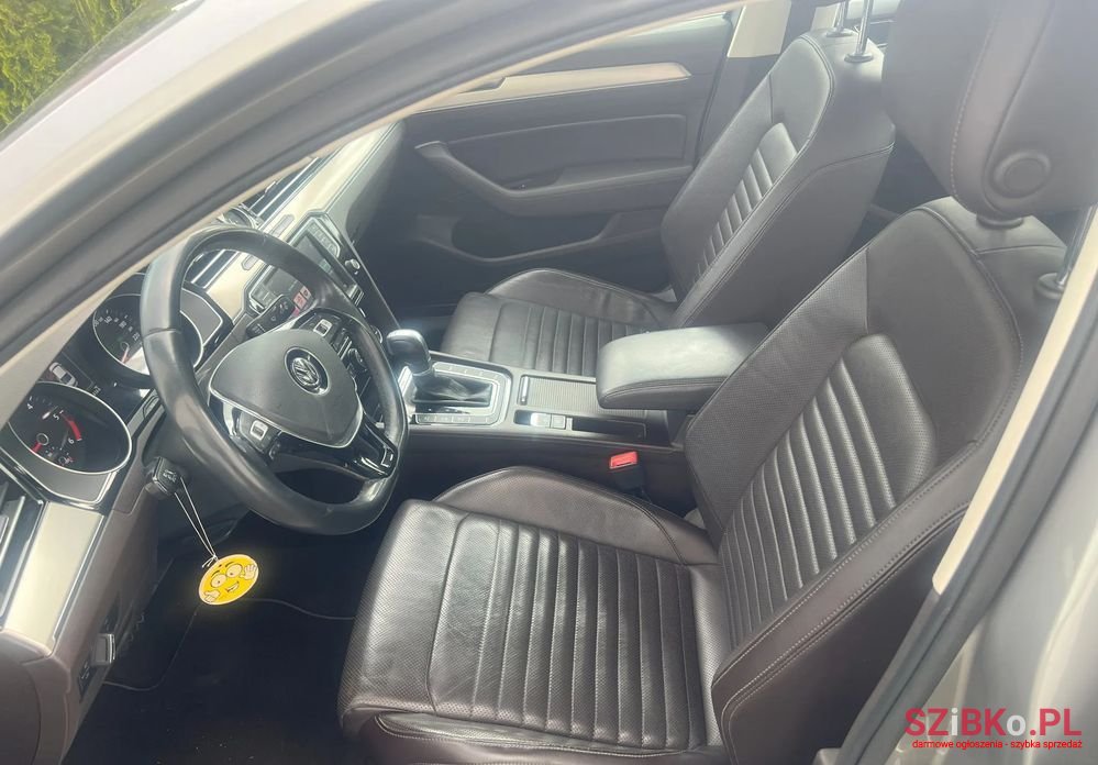 2015' Volkswagen Passat photo #6