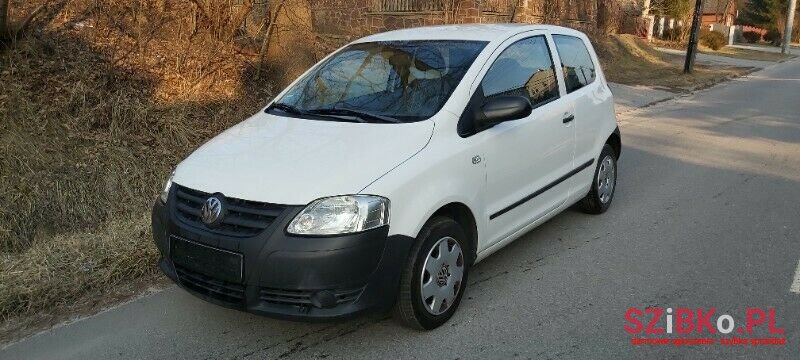 2010' Volkswagen Fox photo #2