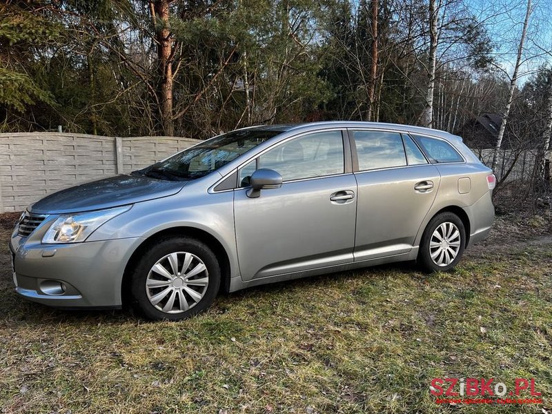 2009' Toyota Avensis 2.0 D-4D Sol photo #2