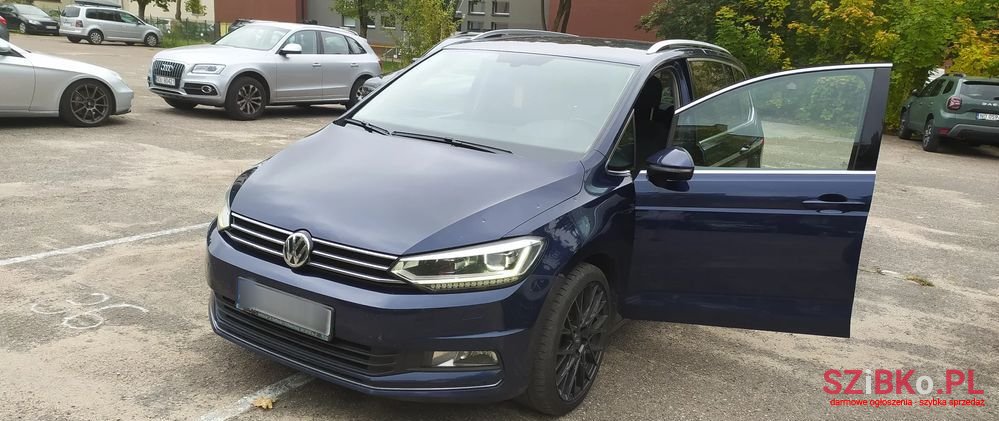 2016' Volkswagen Touran photo #3