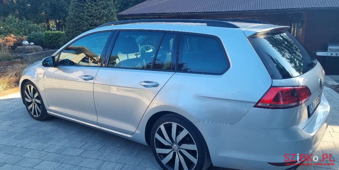 2015' Volkswagen Golf photo #3