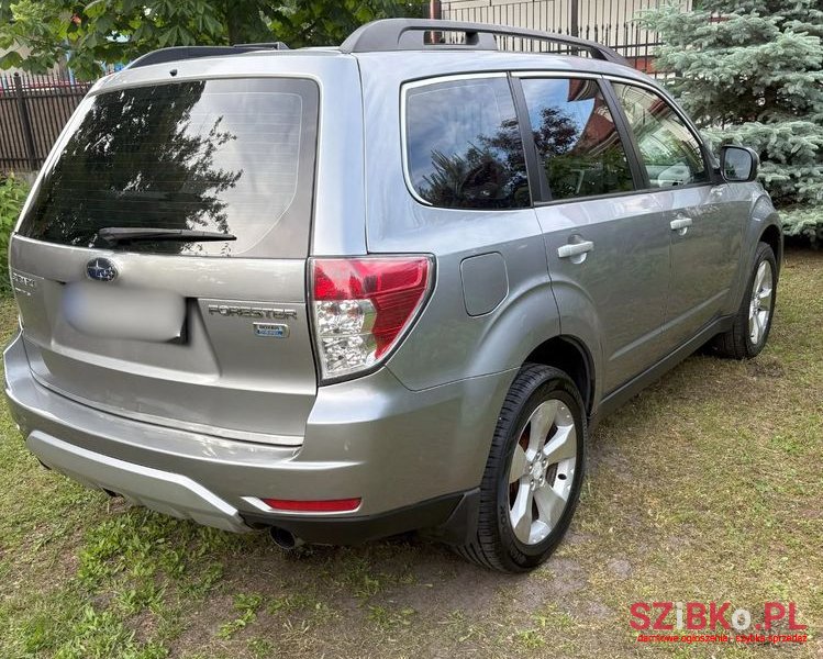 2011' Subaru Forester photo #4