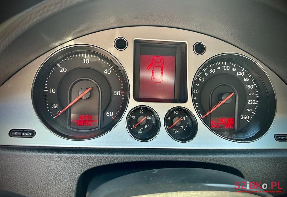 2007' Volkswagen Passat photo #6