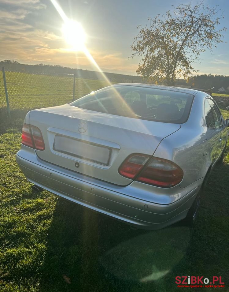 2002' Mercedes-Benz CLK 320 Elegance photo #2