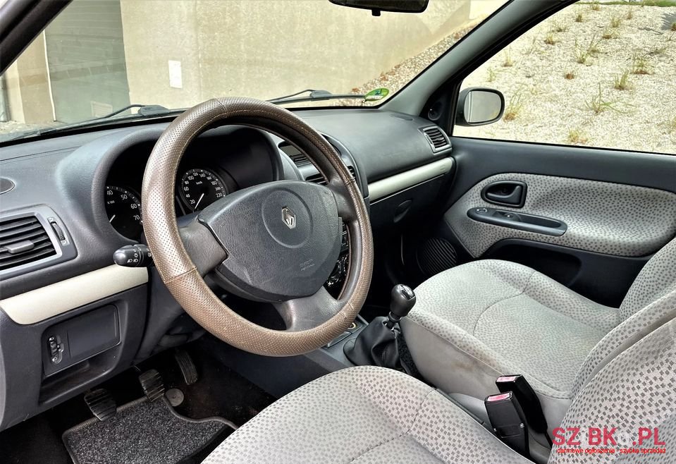 2006' Renault Clio photo #3