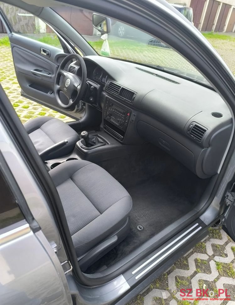 2005' Volkswagen Passat photo #6