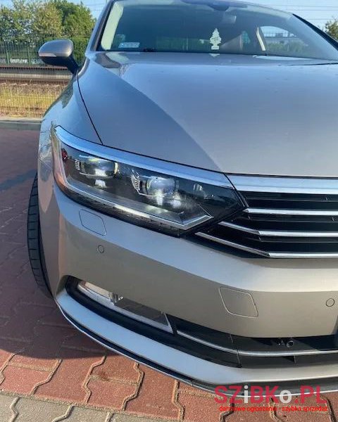 2017' Volkswagen Passat photo #2