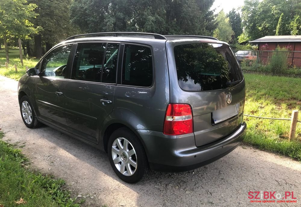 2005' Volkswagen Touran photo #3