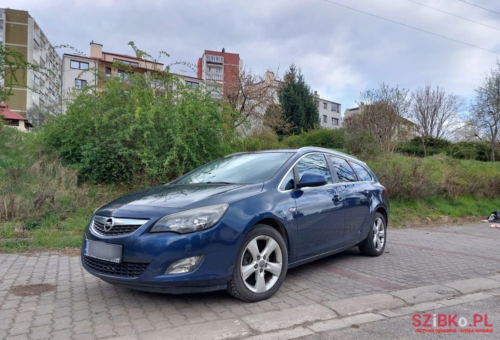 2012' Opel Astra Iv 1.7 Cdti Cosmo photo #2