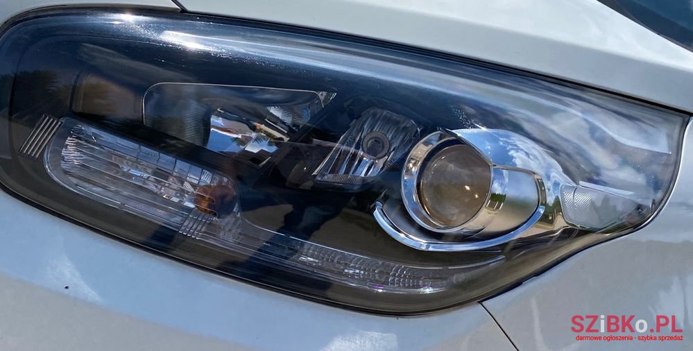 2016' Kia Carens photo #4