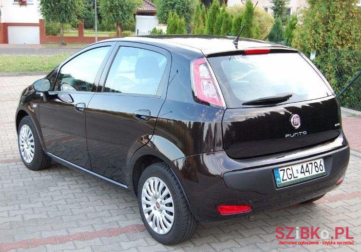 2011' Fiat Punto photo #1