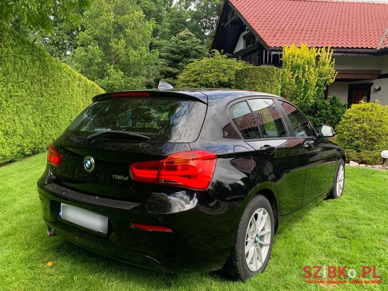 2016' BMW 1 Series 116D photo #2