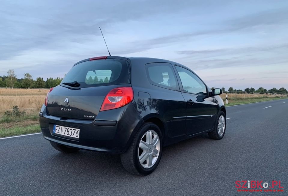 2005' Renault Clio photo #5