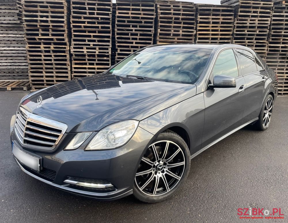 2011' Mercedes-Benz E-Class photo #1