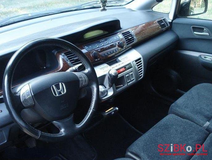2005' Honda FR-V photo #1