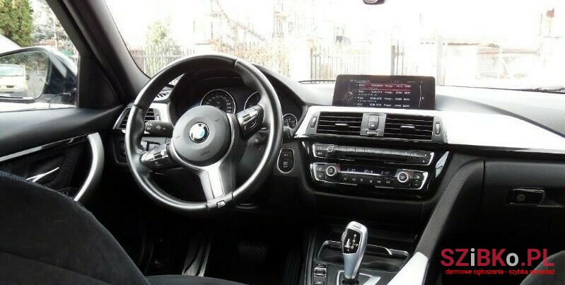 2015' BMW 318 photo #3