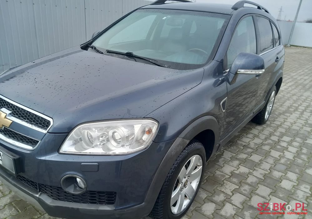 2008' Chevrolet Captiva photo #3