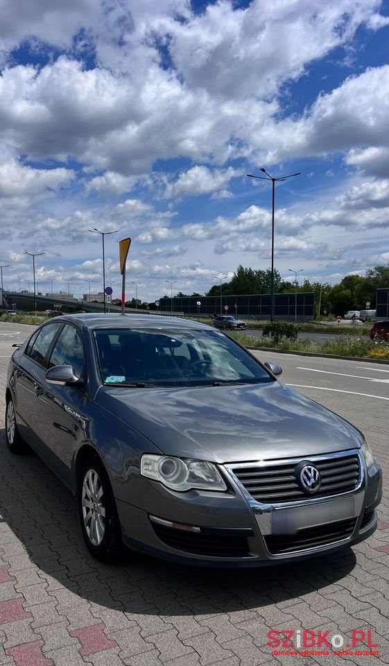 2007' Volkswagen Passat photo #2
