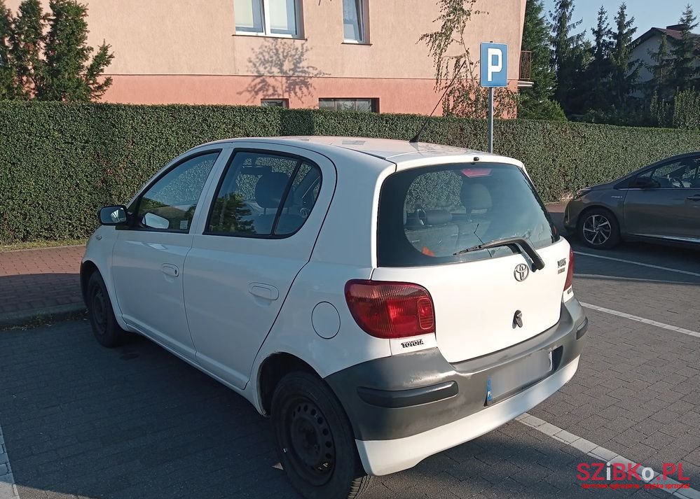 2004' Toyota Yaris photo #2