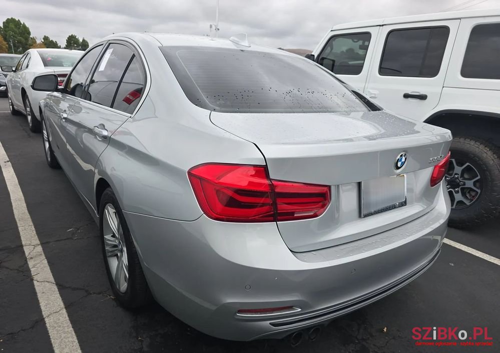 2018' BMW 3 Series 330I photo #3