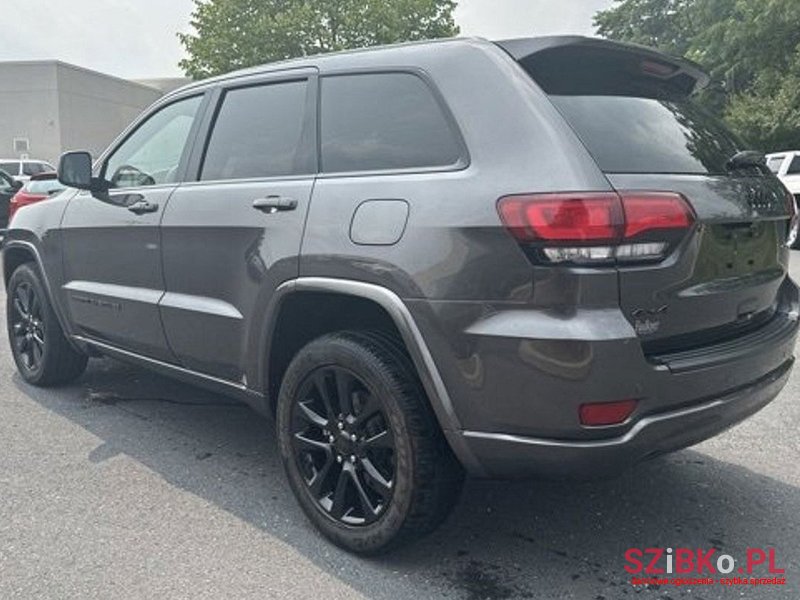 2020' Jeep Grand Cherokee photo #3