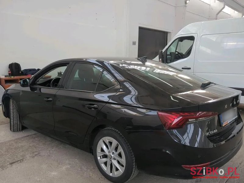 2021' Skoda Octavia photo #2