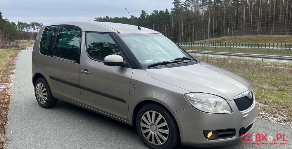 2009' Skoda Roomster 1.9 Tdi photo #2