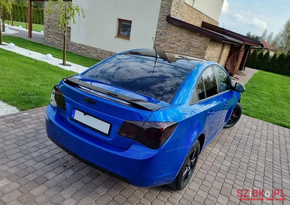 2010' Chevrolet Cruze photo #3