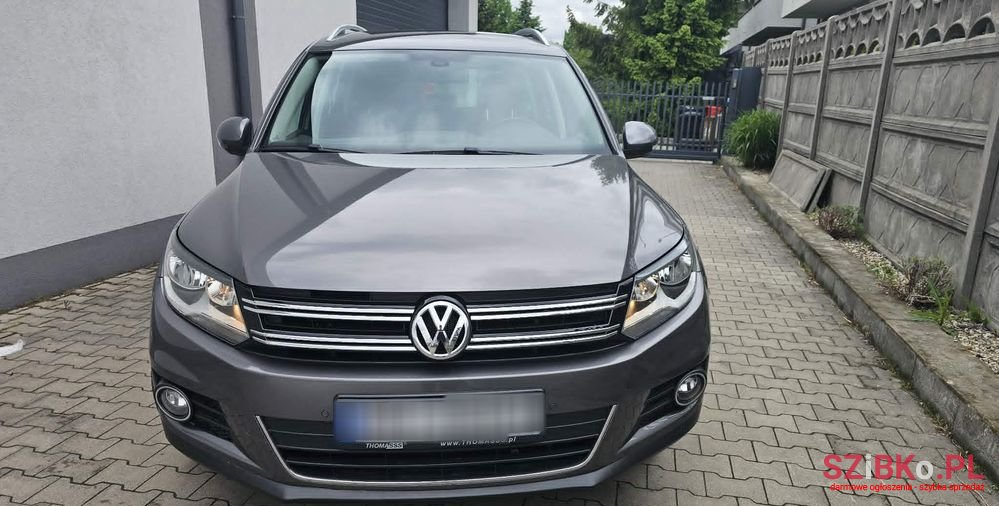 2012' Volkswagen Tiguan photo #2