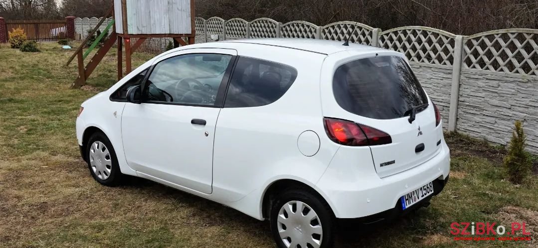 2009' Mitsubishi Colt photo #4