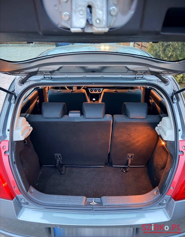 2006' Suzuki Swift photo #4