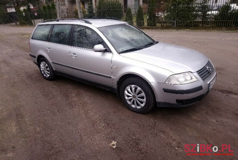 2001' Volkswagen Passat photo #1