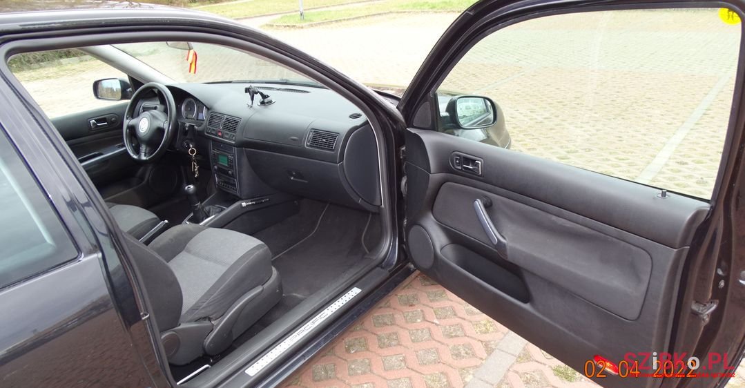 2003' Volkswagen Golf photo #2