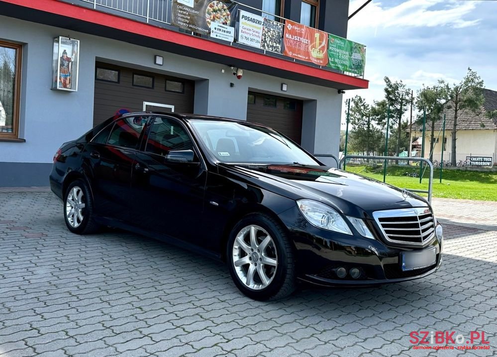 2011' Mercedes-Benz E-Class 220 photo #5