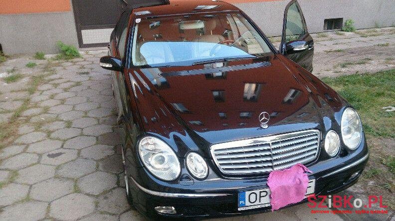 2004' Mercedes-Benz Klasa E photo #3