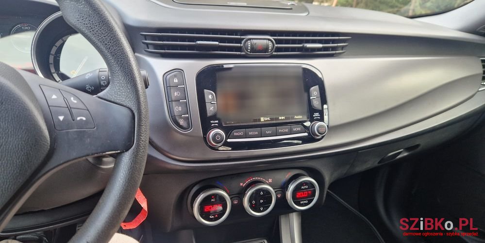 2015' Alfa Romeo Giulietta 1.4 Tb Impression photo #5