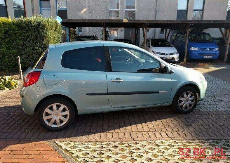 2007' Renault Clio photo #1