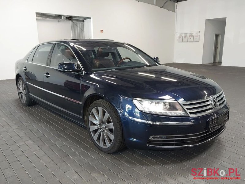 2015' Volkswagen Phaeton photo #2