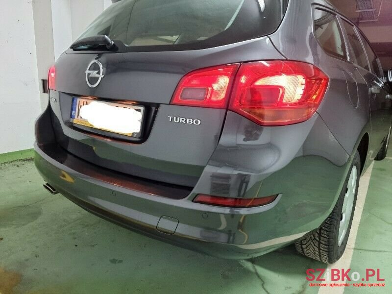 2012' Opel Astra photo #4