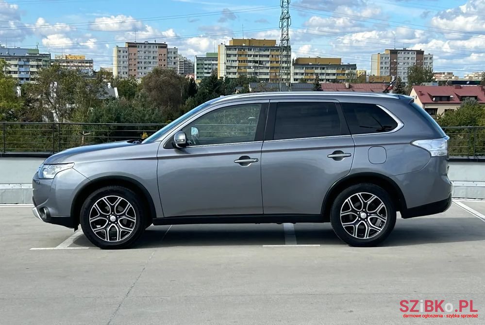 2015' Mitsubishi Outlander photo #3