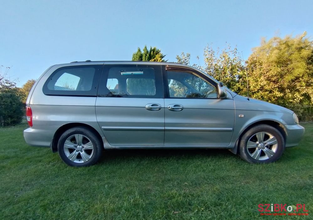 2004' Kia Carnival photo #2
