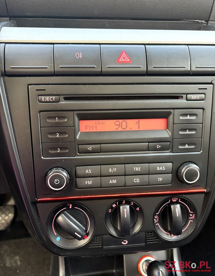 2007' Volkswagen Fox 1.2 photo #3