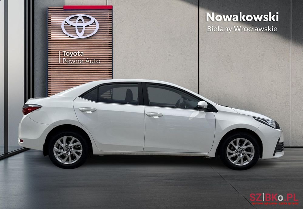 2017' Toyota Corolla 1.6 Premium photo #6