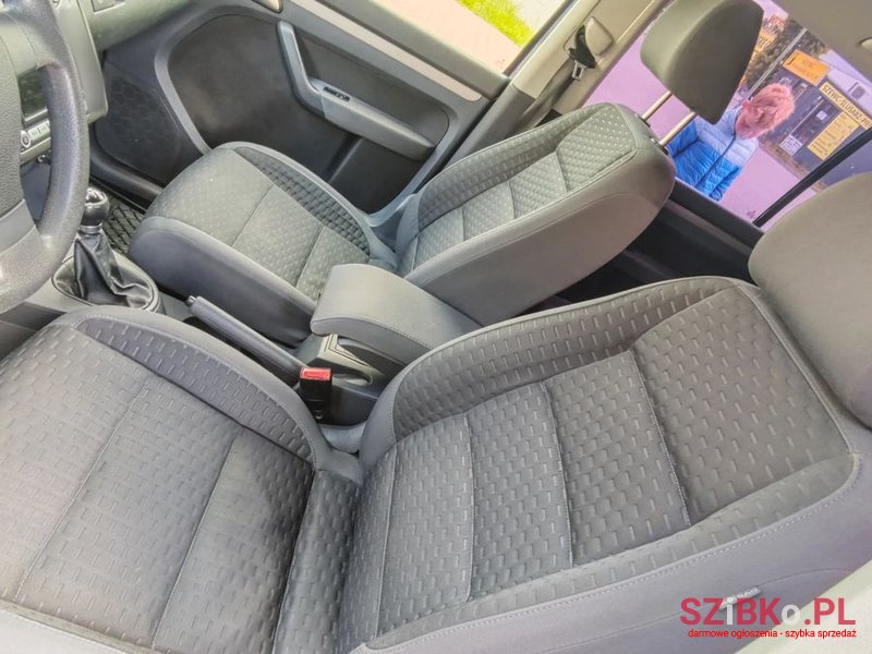 2007' Volkswagen Touran 2.0 Tdi Highline photo #5