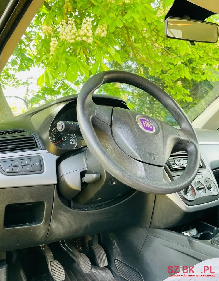 2009' Fiat Grande Punto photo #2