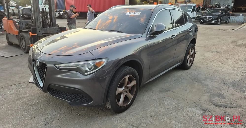 2018' Alfa Romeo Stelvio photo #2