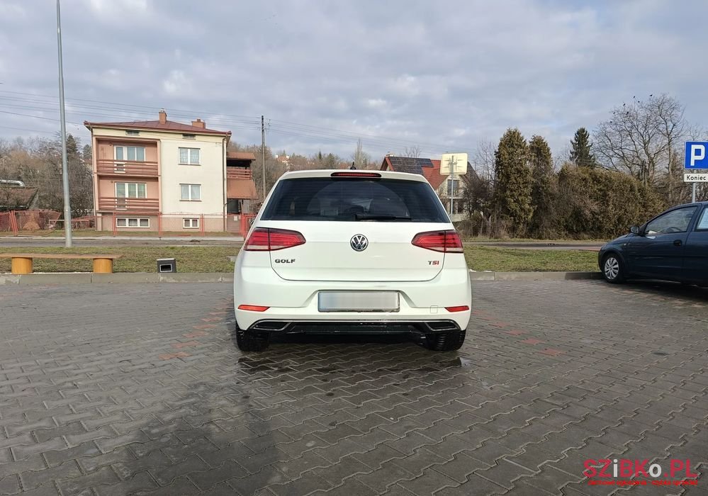 2017' Volkswagen Golf photo #3